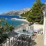 Beachfront شقة