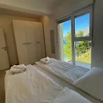 Beachfront شقة بريلا