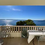 Beachfront شقة بريلا