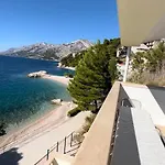 Beachfront شقة *