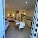 Beachfront شقة بريلا