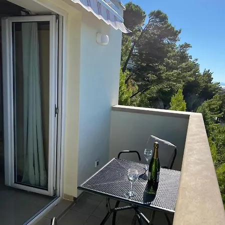 Beachfront Apartman *
