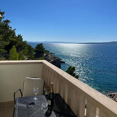Beachfront Apartman *