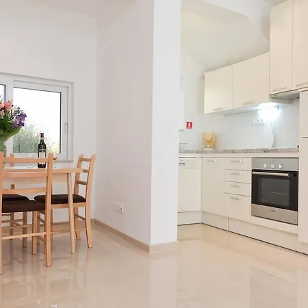 Apartment Beachfront Brela