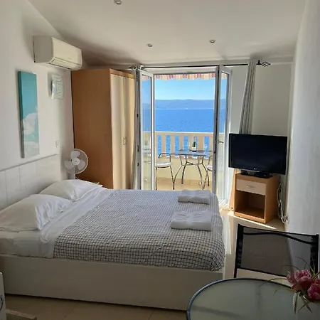 Beachfront Apartment *
