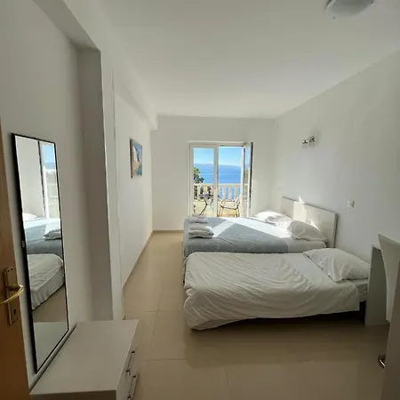 Beachfront Apartment *