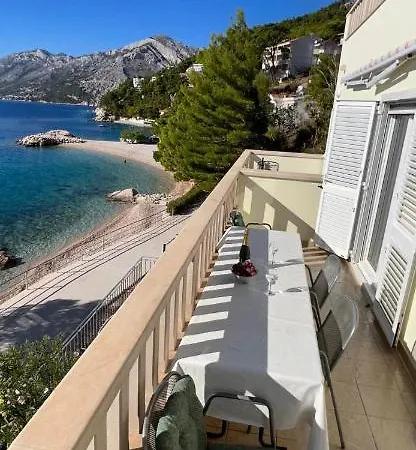 Beachfront Apartman *