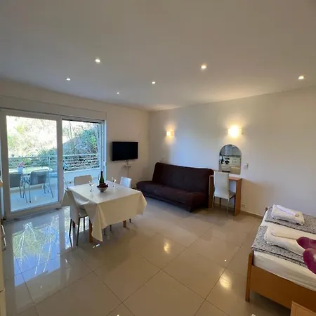 Beachfront Apartment *