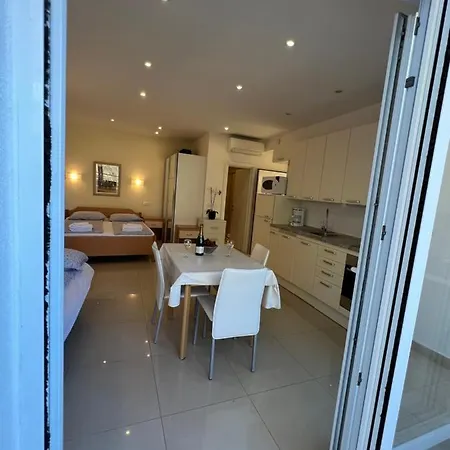 Apartment Beachfront Brela